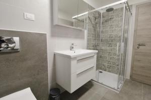 Kúpeľňa v ubytovaní Apartments La Mar Zambratija + 37 fotografií