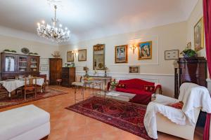 a living room filled with furniture and a chandelier at La casa di Dante in Palermo