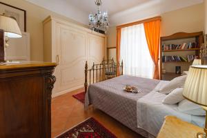 Posteľ alebo postele v izbe v ubytovaní La casa di Dante