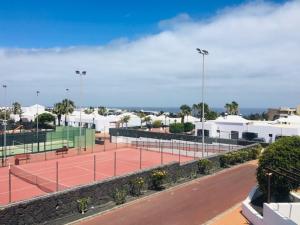 Tennis and/or squash facilities at Casa Lola or nearby