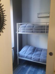 Posteľ alebo postele v izbe v ubytovaní Bienvenue chez les ch'oups le loft 50 m2 + 4 fotografie