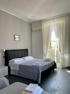 Posteľ alebo postele v izbe v ubytovaní Le Porte di Napoli - Rooms