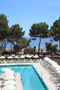 Majoituspaikassa Iberostar Selection Santa Eulalia Adults-Only Ibiza tai sen lähellä sijaitseva uima-allas