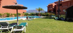 Basen w obiekcie Duplex Penthouse in Estepona- Mountain and Sea views lub w pobliżu