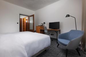 Televiisor ja/või meelelahutuskeskus majutusasutuses OREA Hotel Špičák Šumava