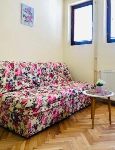 a couch in a living room with a table at KRAGUJ apartments 1 in Kragujevac