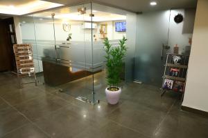 Fotografie z fotogalerie ubytování Hotel Malbork Inn Rajouri Garden Delhi - Couple Friendly Local IDs Accepted v Novém Dillí