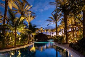 The swimming pool at or close to Lopesan Costa Meloneras Resort & Spa
