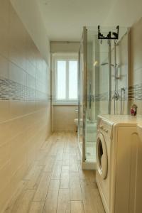 A bathroom at CaseOspitali - Casa Luce, a due passi dal San Raffaele Még 24 kép