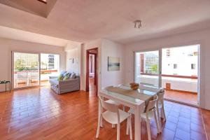 a dining room with a table and some chairs at Nura Houses Duplex Magaluf 5 in Magaluf