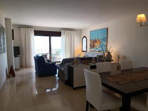 Istumisnurk majutusasutuses Amplio apartamento en Portofino Alcaidesa