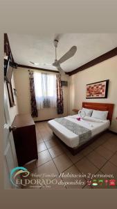 a bedroom with a bed and a ceiling at Hotel Familiar El Dorado in Zihuatanejo +59 photos