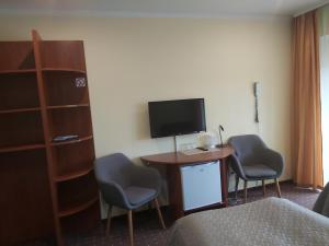 TV a/nebo společenská místnost v ubytování Hotel Green Smiltynė