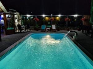 Bazén v ubytování Hotel VilaGora Krushevo nebo v jeho okolí
