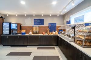 Gallery image of Holiday Inn Express Hotel & Suites Bluffton at Hilton Head Area by IHG in Bluffton +45 photos