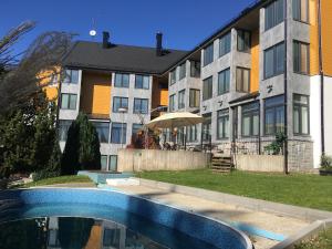 Bazén v ubytování EA Hotel Lipno nebo v jeho okolí