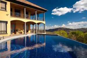 Piscina en o cerca de Playa Potrero - great Villa with spectacular Sunsets - Villa de Oro