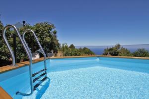 Bazén v ubytování Casa Rosales with Pool & Wifi nebo v jeho okolí