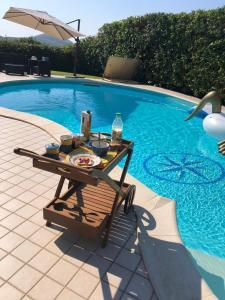 Basen w obiekcie Villa Dolce Havana con piscina lub w pobliżu