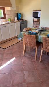 Kuchnia lub aneks kuchenny w obiekcie Villa Dolce Havana con piscina