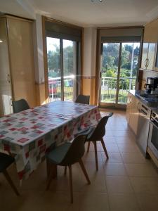 A kitchen or kitchenette at boiro playa barraña