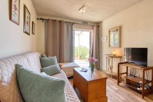 TV a/nebo společenská místnost v ubytování Casa Los Pinos - Sunset & WIFI