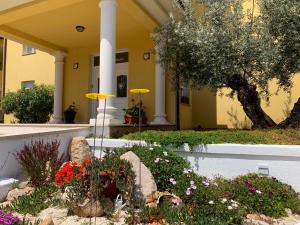 Vonkajšia záhrada v ubytovaní Villa Istriana
