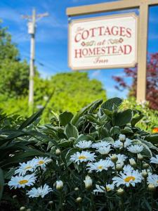 Homestead Inn - Blowing Rock tesisinin dışında bir bahçe