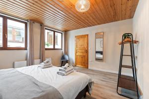 Postel nebo postele na pokoji v ubytování Haus Blaue Traube mit moselblick