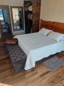 Cama ou camas em um quarto em Pousada Recanto do Lago