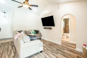 A seating area at Family friendly 4BR Home in St Lucie Cty with Pool, BBQ and Firepit!