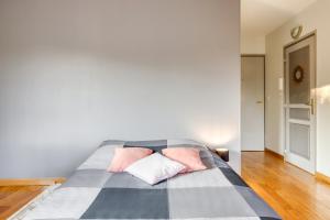 Un ou plusieurs lits dans un hébergement de l'établissement Studio Moderne & Cosy Proche Paris