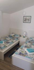 Posteľ alebo postele v izbe v ubytovaní Apartment Pajo II
