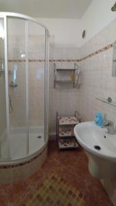 Et badeværelse på Apartmán v Srní