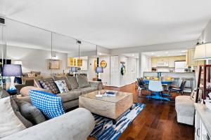 Foto da galeria de Resort-Style Condo Located in Harbour Town! em Hilton Head Island