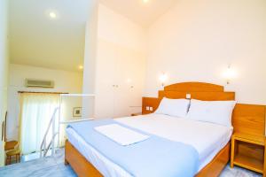 Postel nebo postele na pokoji v ubytování Orestis Hotel Sea View Apartments