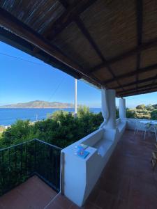 a balcony with a view of the ocean at Casa Katia in Lingua