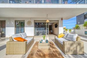 a living room with two couches and a table at Casa Rosa in Fabulous Portimão in Portimão