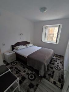 Säng eller sängar i ett rum på Apartment Rosić