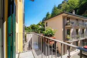 Een balkon of terras bij The bell tower apartment - Bellagio center