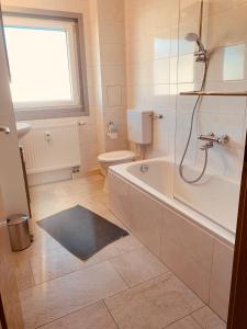 Ванна кімната в FELIX LIVING 4, modern & cozy 2 Zimmer Wohnung, Balkon, Parkplatz
