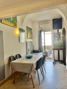 a dining room with a table and chairs at Près du Vieux port Studio terrasse vue dégagée église de Saint Jean in Bastia