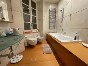 Kúpeľňa v ubytovaní Lake Como Villa Ines Apartment + 23 fotografií
