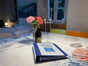 Posteľ alebo postele v izbe v ubytovaní Lake Como Villa Ines Apartment