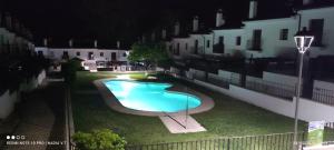 Bazén v ubytovaní Vivienda Rural LA SOÑADA en El Bosque alebo v jeho blízkosti