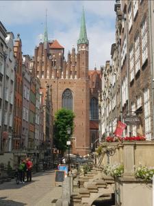 a city street with a large building in the background at Apartament Kryształowy in Gdańsk