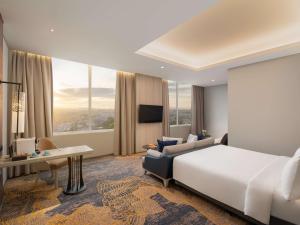 Ένα ή περισσότερα κρεβάτια σε δωμάτιο στο Radisson Lampung Kedaton