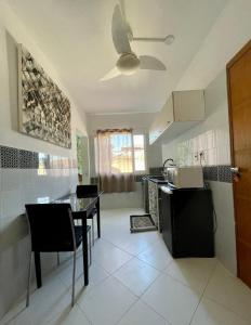 Kuchyňa alebo kuchynka v ubytovaní Apartment Ilha da Gigóia