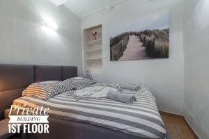 PRIVATE BUILDING, 4 APTS, UNIQUE AT NICE- OLD TOWN