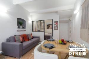 PRIVATE BUILDING, 4 APTS, UNIQUE AT NICE- OLD TOWN